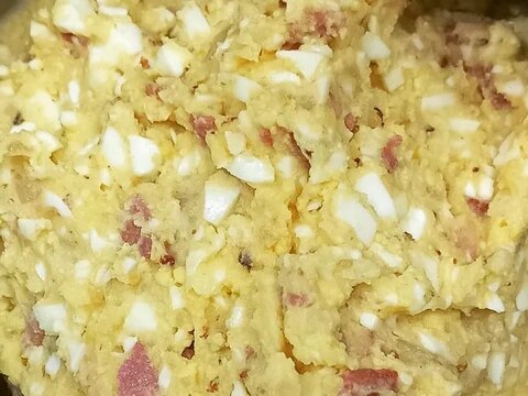 ベーコンと卵のポテトサラダ